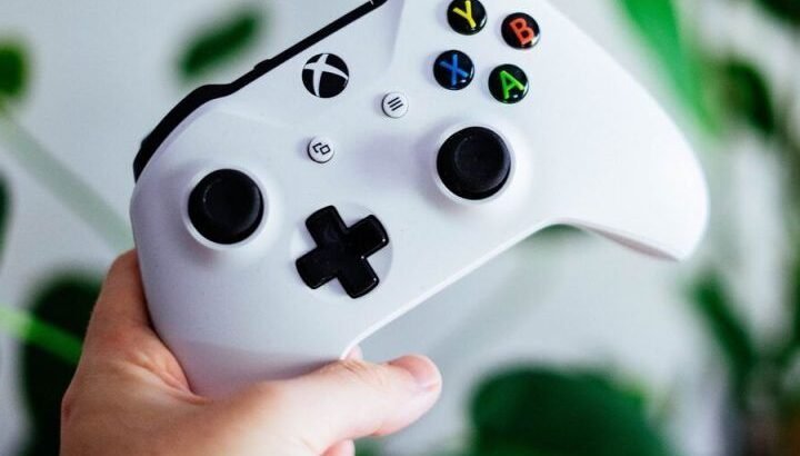 (Sample Ad) Xbox Controller in good condition Wireless