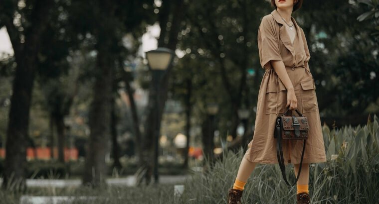 (Sample Ad) Elegant Women’s Designer Handbags – Up to 50% Off!